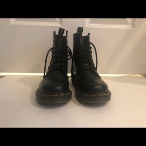 Black 1460 W Doc Martens (Size 6)